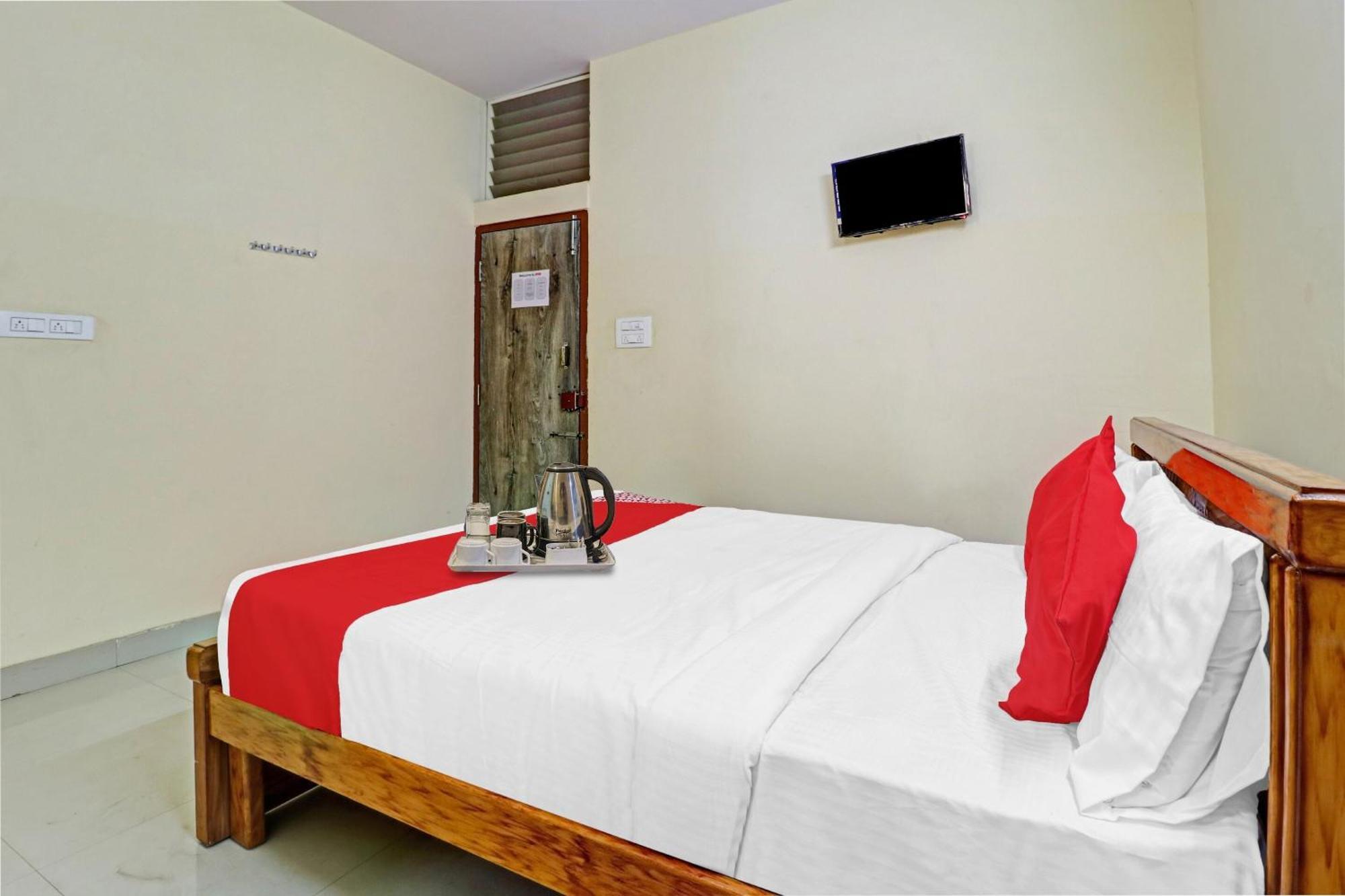Hotel O Lakshmi Sri Deluxe Boarding & Lodgeing Kumbalgod Extérieur photo
