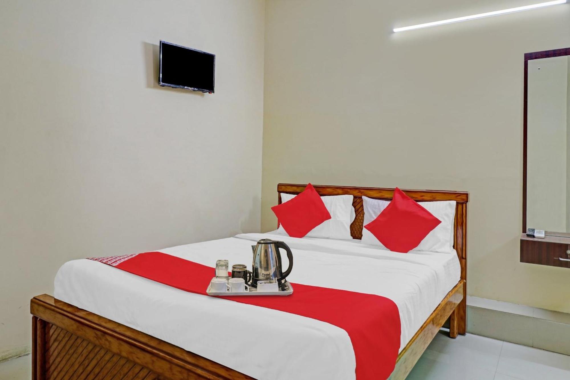Hotel O Lakshmi Sri Deluxe Boarding & Lodgeing Kumbalgod Extérieur photo