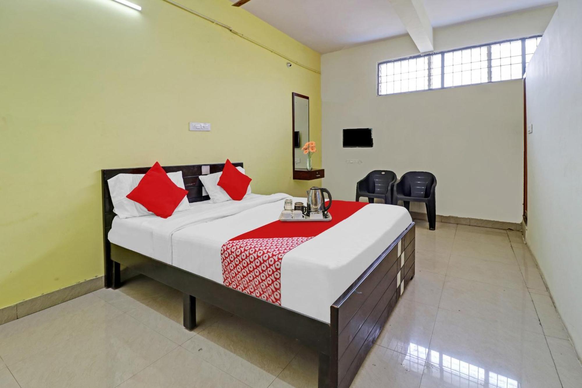 Hotel O Lakshmi Sri Deluxe Boarding & Lodgeing Kumbalgod Extérieur photo