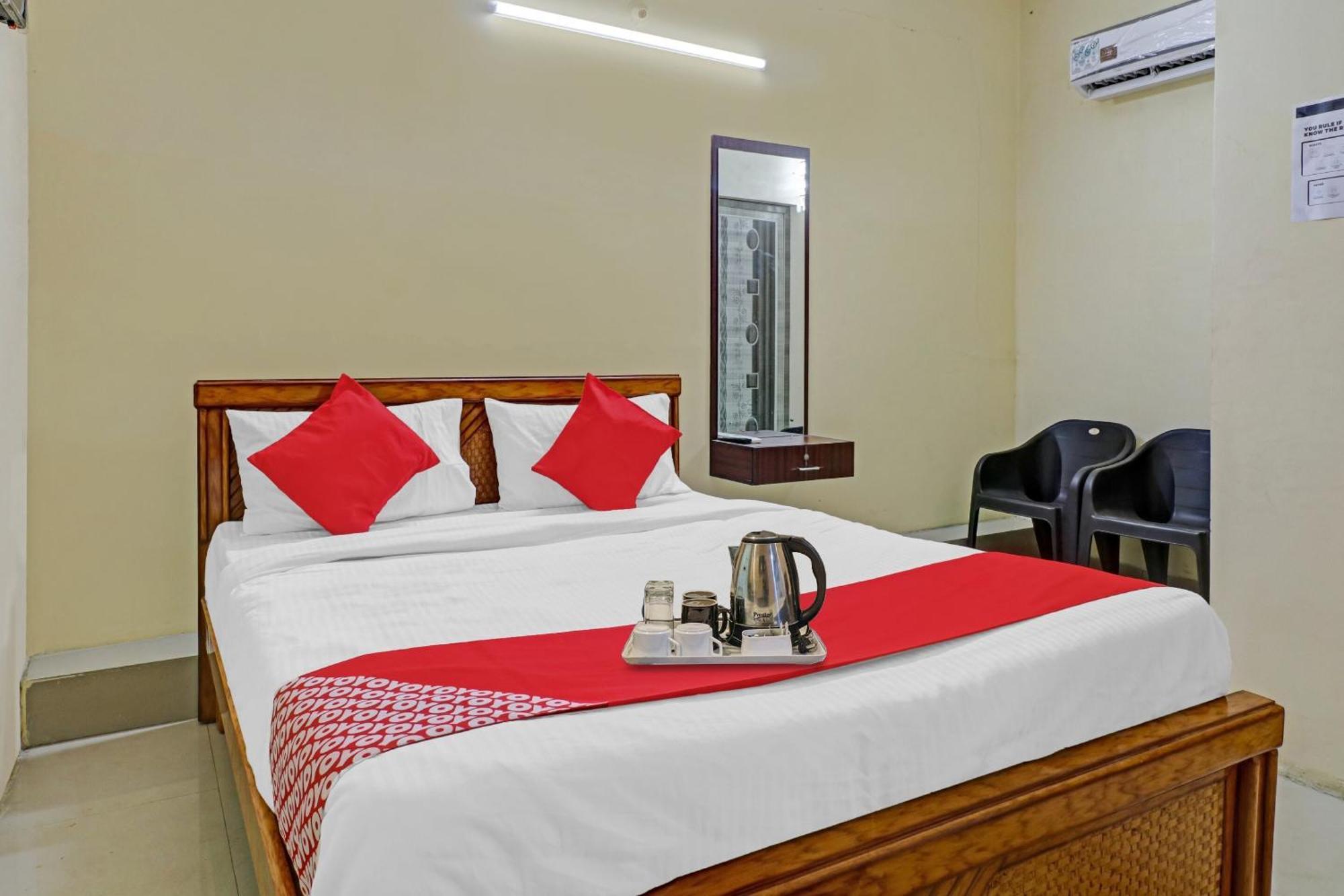 Hotel O Lakshmi Sri Deluxe Boarding & Lodgeing Kumbalgod Extérieur photo